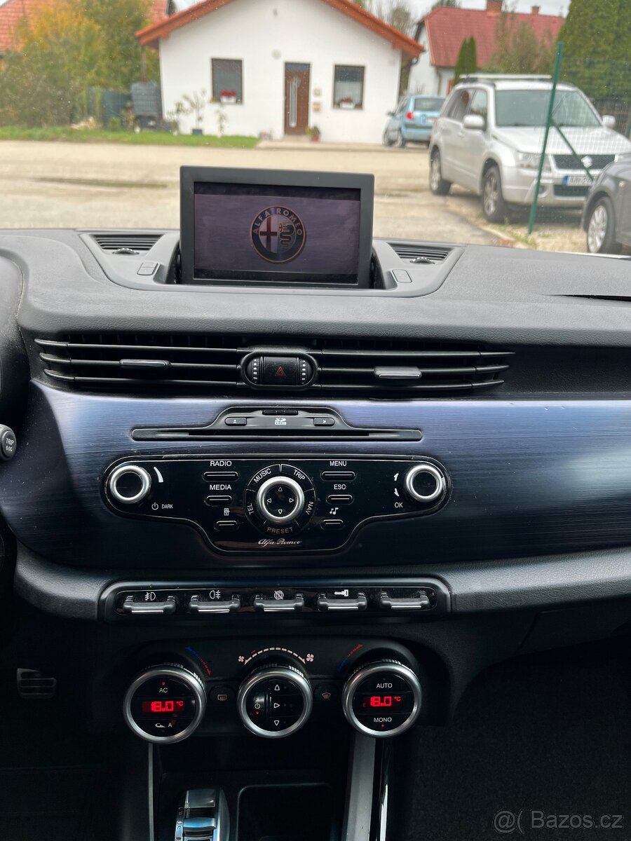 Alfa Romeo Giulietta 1.6 JTDm Šport = 196531km, 2011 = - 15