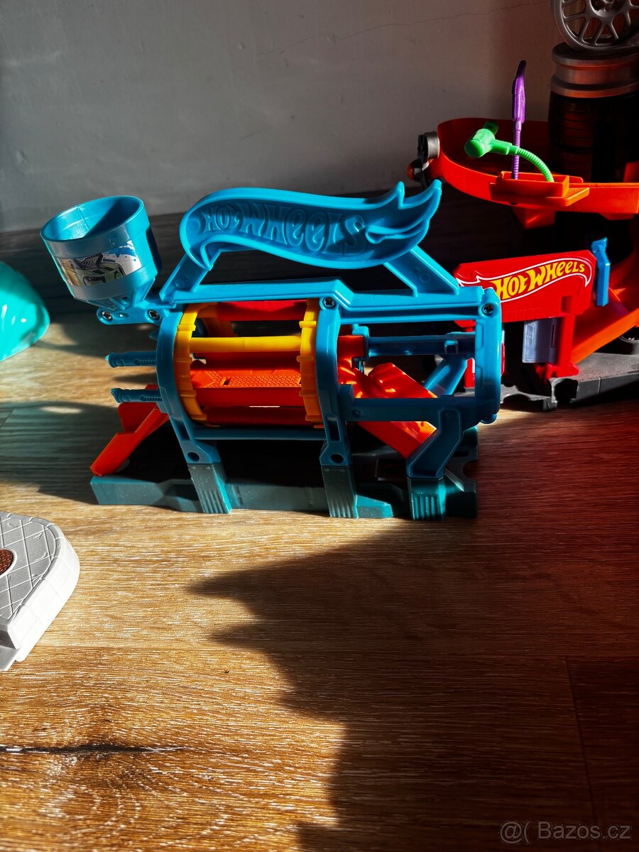 Hot Wheels sada (el. autodráha + hrací foplňk - 15