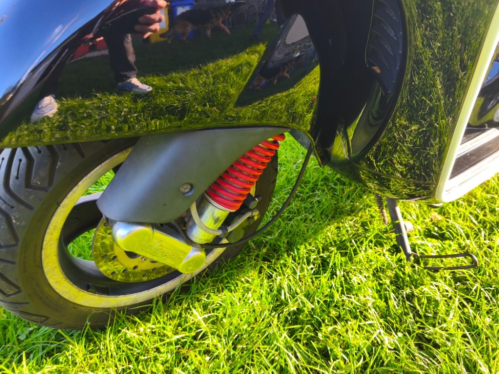 Vespa GTS 300 i.e. (2013) pěkná + doplňky + komplet servis - 15