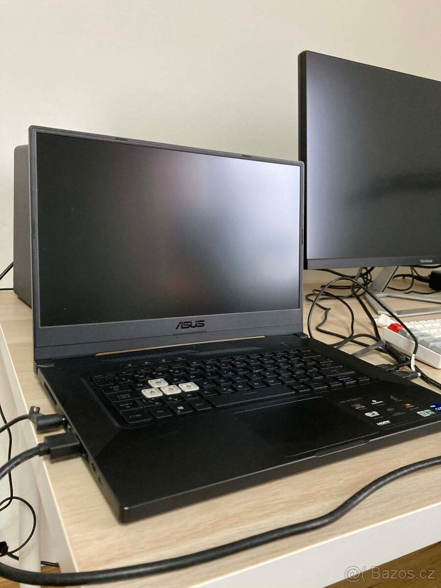 Herní notebook ASUS Tuf Dash F15 i7, RTX 3060 6GB, 16 GB RAM - 15