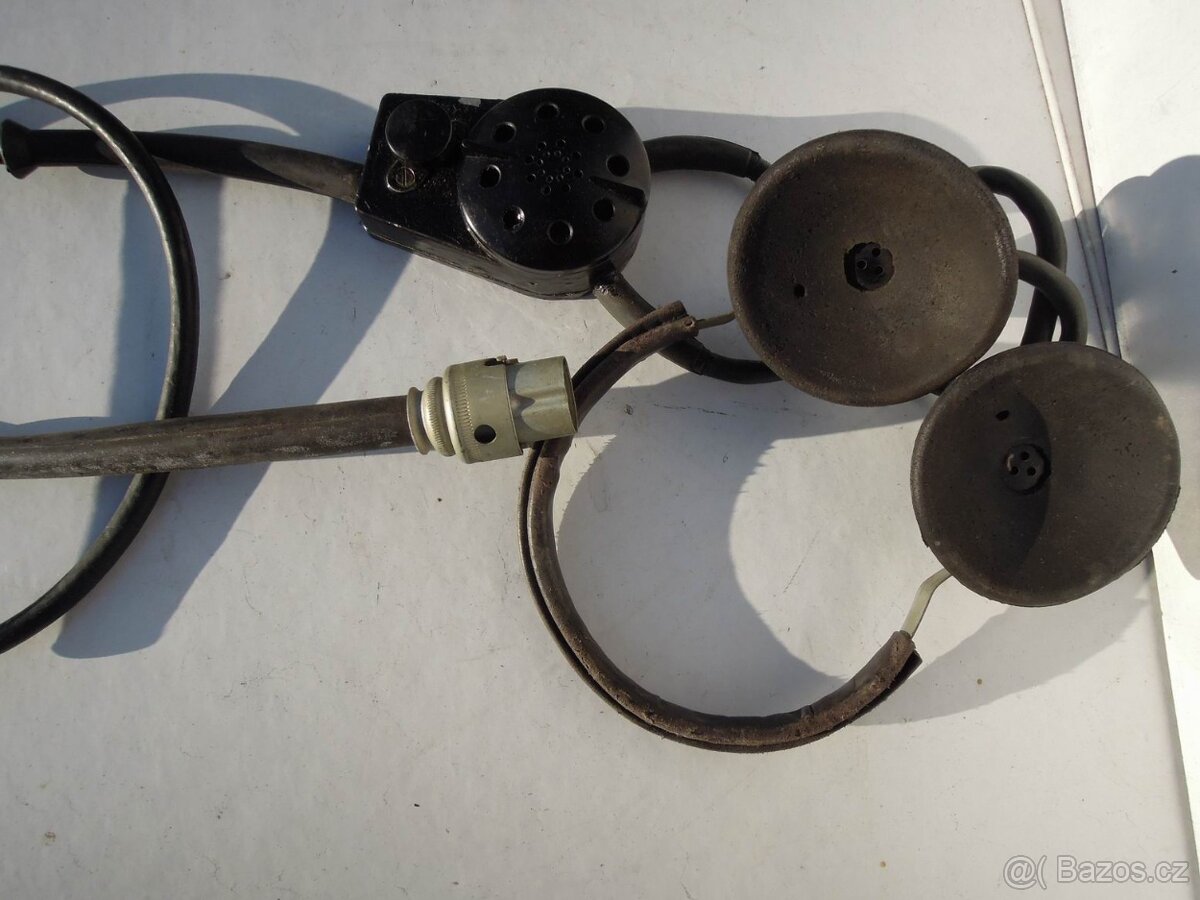 Reproduktor v dřevěné skřínce . - 15