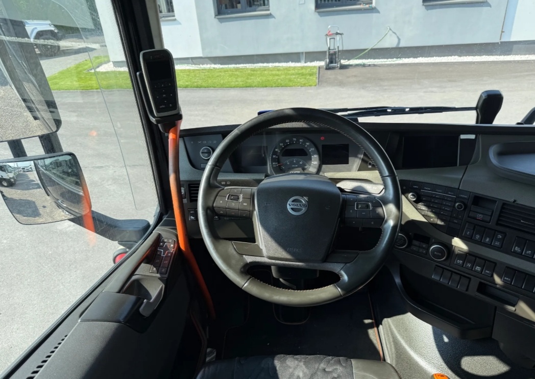 Volvo FH16 660 6x2 E6 - souprava skříň - 15