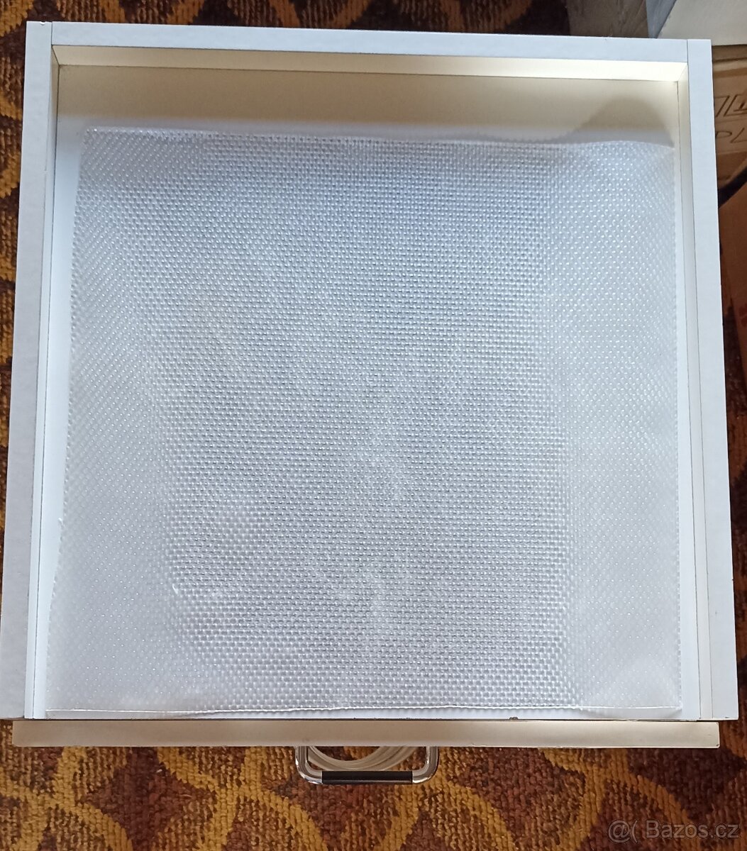 Malý stolek / přebalovací pult se šuplíky - 15