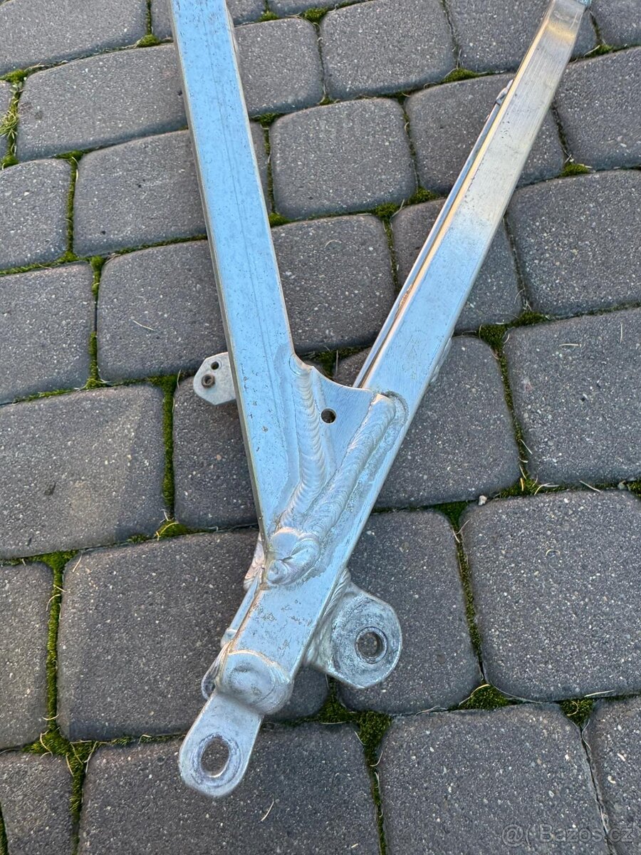 Zadní rám subframe zadní blatník Yamaha YZ 125 250 r 02-04 - 15