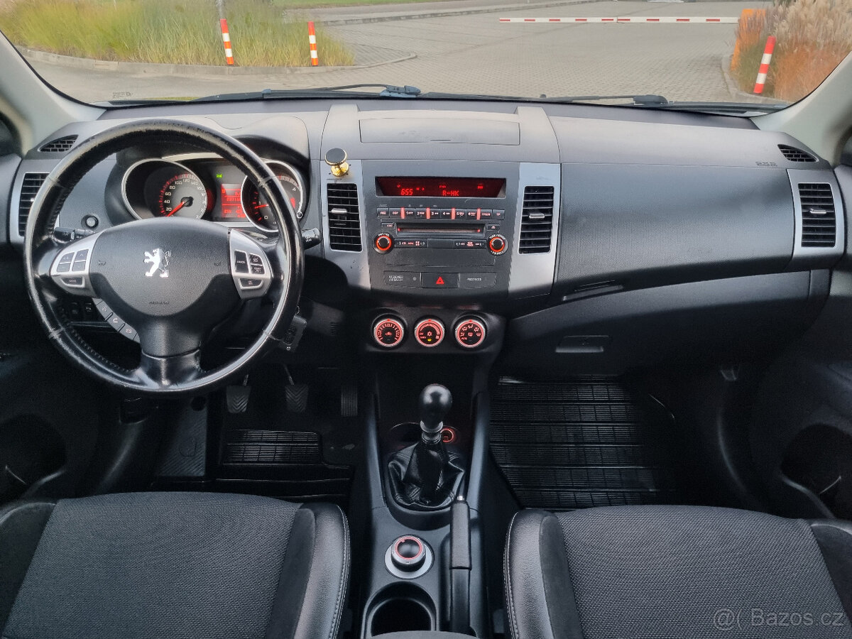 Peugeot 4007 2,2 HDi 4x4, 7 míst - 15