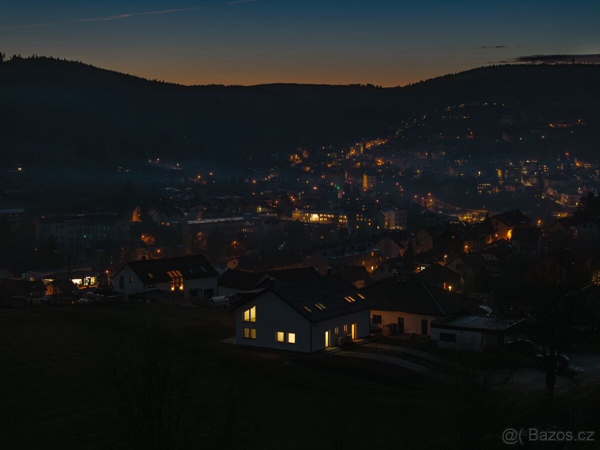 Prodej poloviny moderního dvojdomu 5+kk (130 m²) s privátní - 15