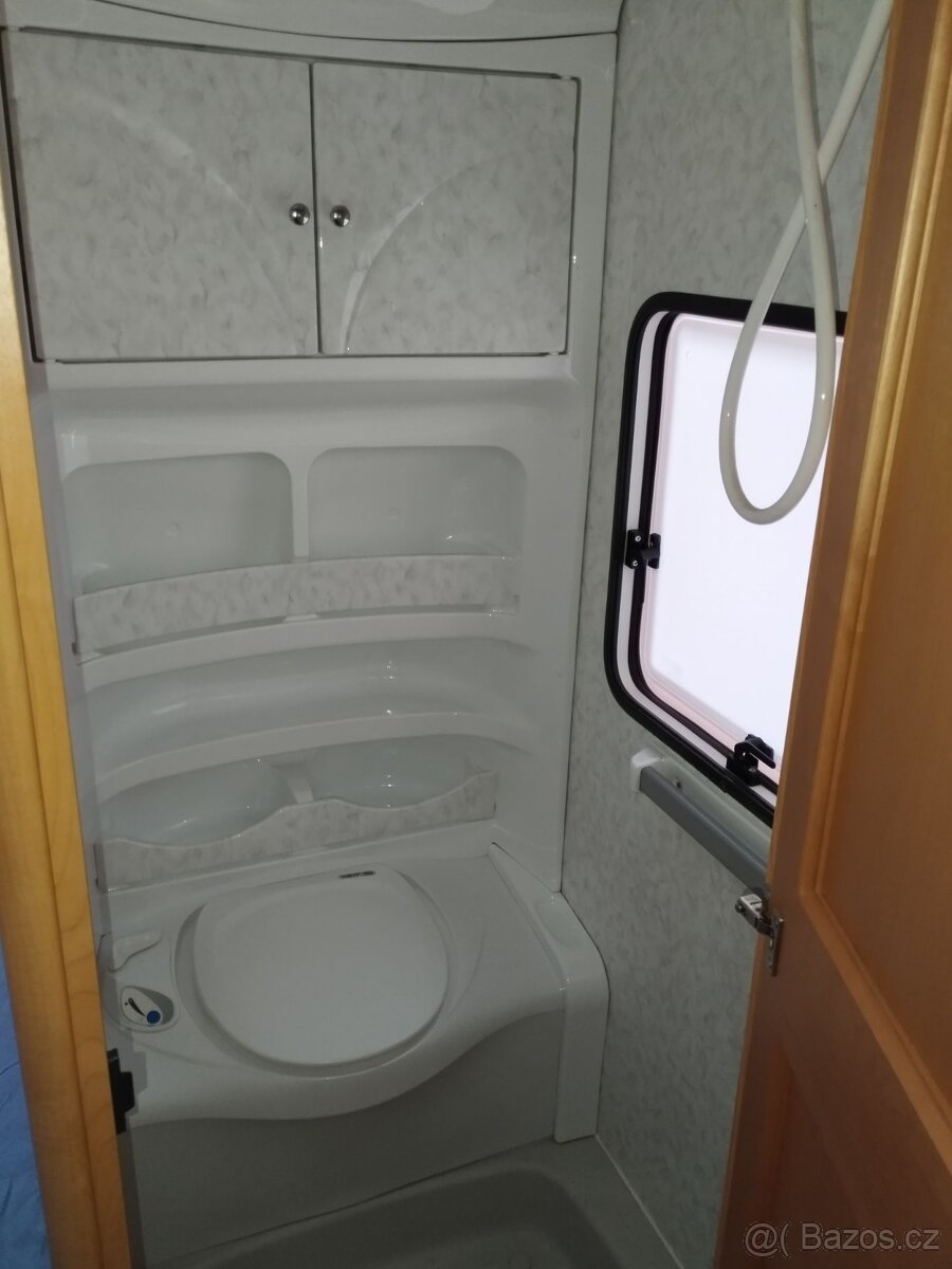 HOBBY 540UFe č.242. Pro 4. Fr. postel. Sprcha. Rok 2006 - 15