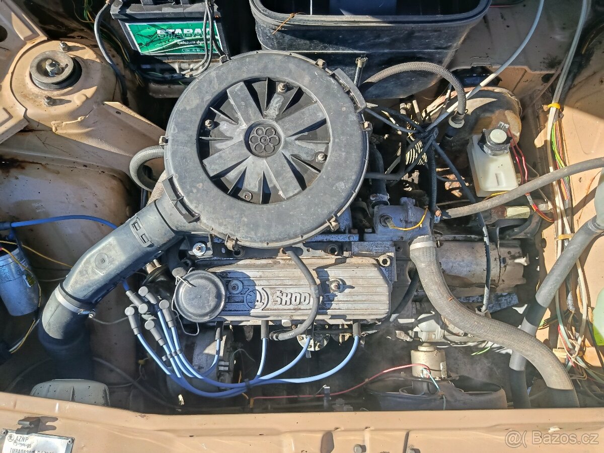 Škoda Favorit r. v. 1990 + druhý skelet auta zdarma - 15