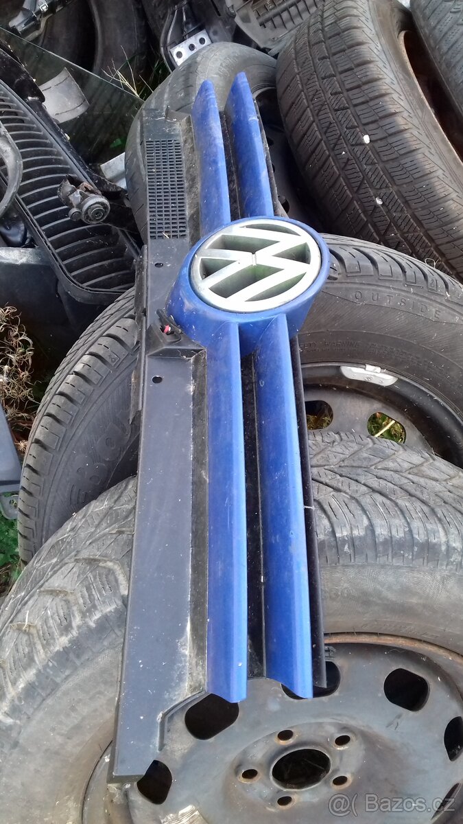 VW Volkswagen Golf 4 přední maska mezi světla - 15