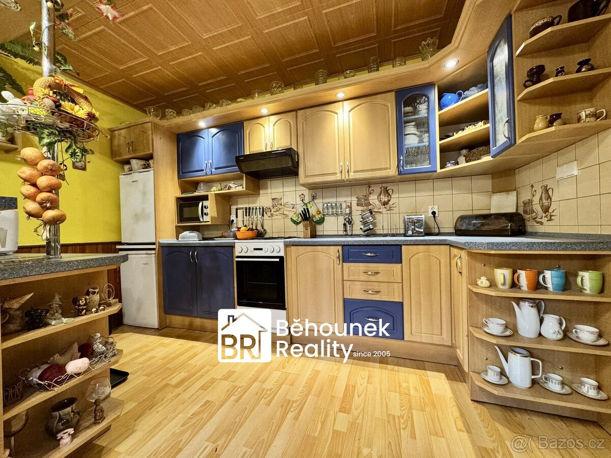 Dvougenerační dům 340 m², s částečnou půdní vestavbou a dalš - 15