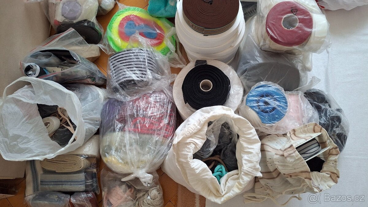 Nitě, zipy pro švadleny - 15