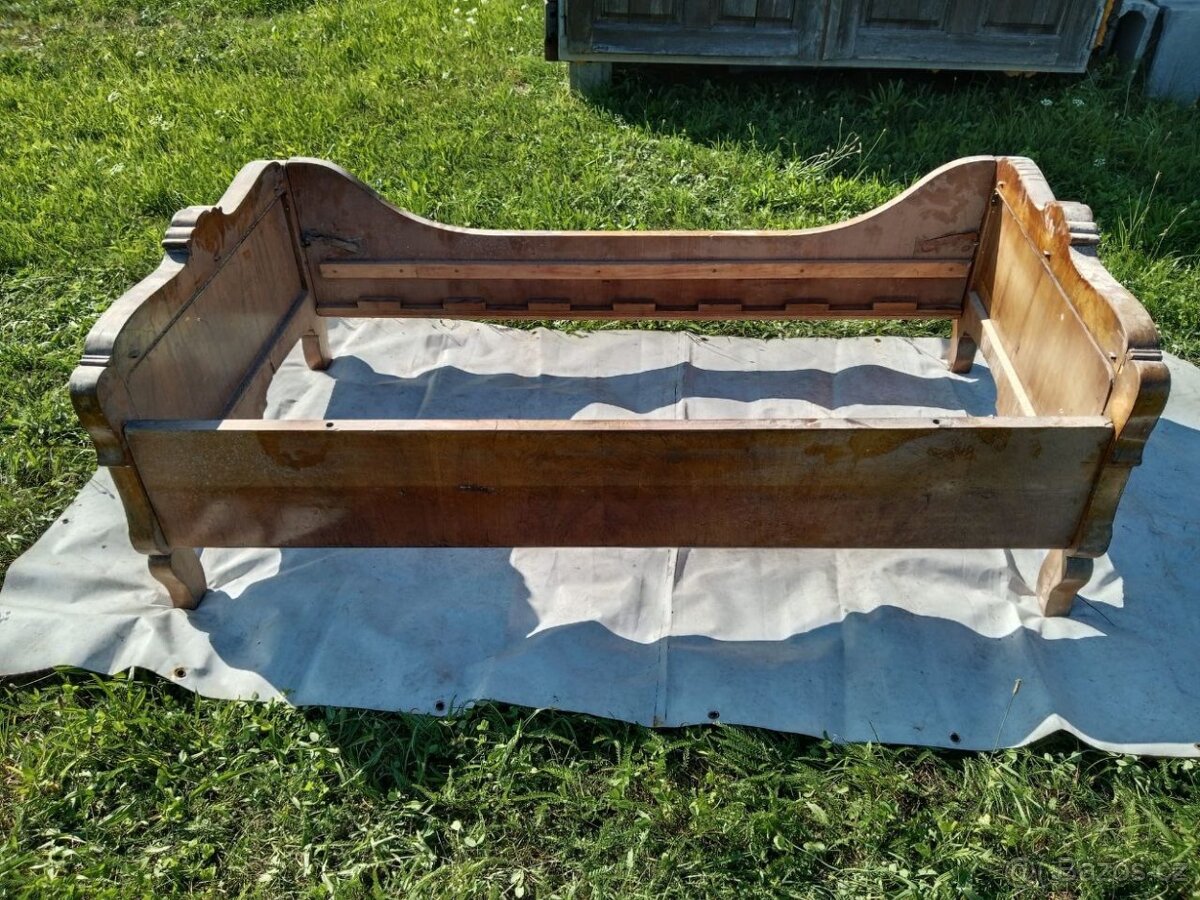 Válendy, skříňky, postele, staroýitmé postele po prababičce - 15