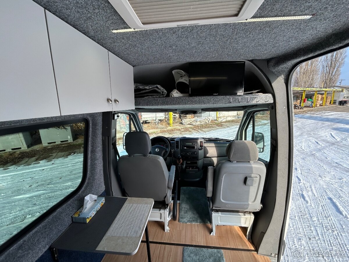 Obytná dodávka VW Crafter 2,5 tdi - 15