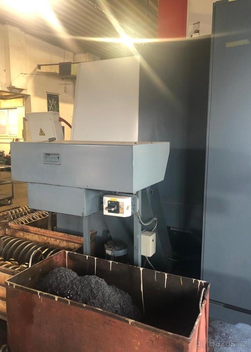 Obráběcí centrum (univerzální) MAS MCV 1000 POWER 5AX - 15