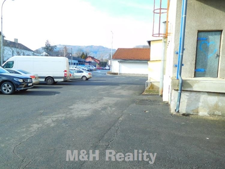 Pronájem prostoru o výměře 40 m2 v 1.PP haly - 15