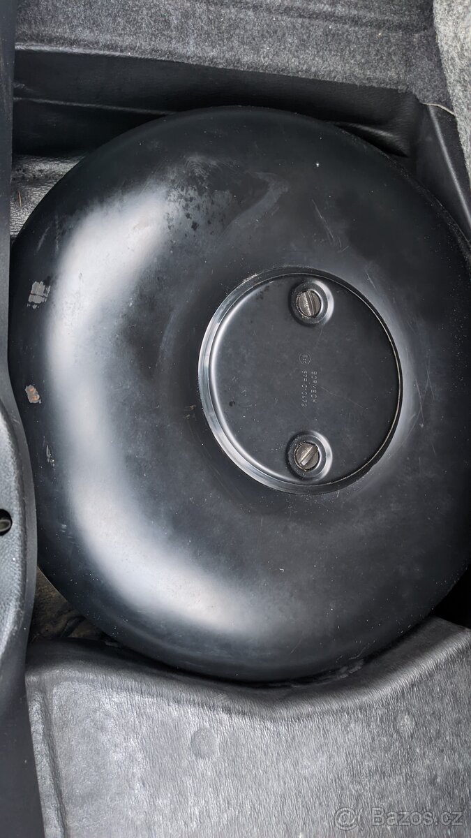 Dodge Charger 6,4 V8 HEMI SRT8 - 15