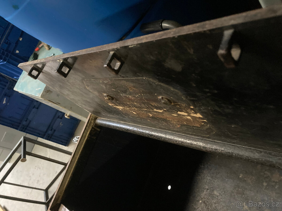 Truhla kovová starožitná, trezor, pokladna 10.000 kč - 15