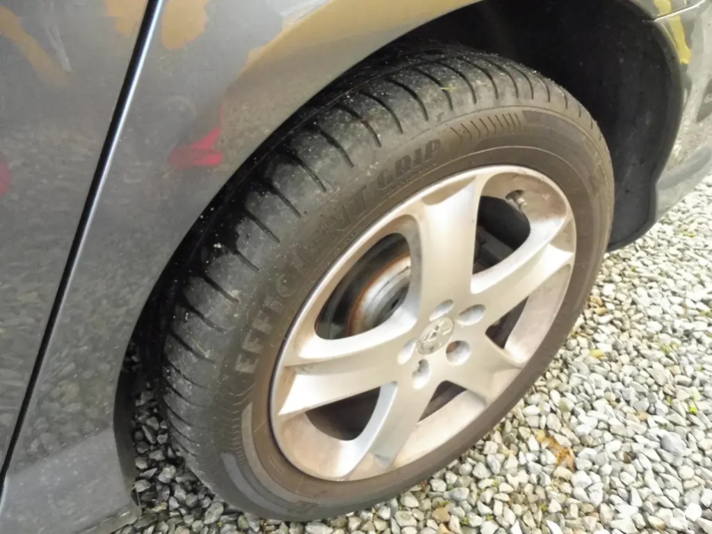 Peugeot 407, 2,2 125 kW - 15