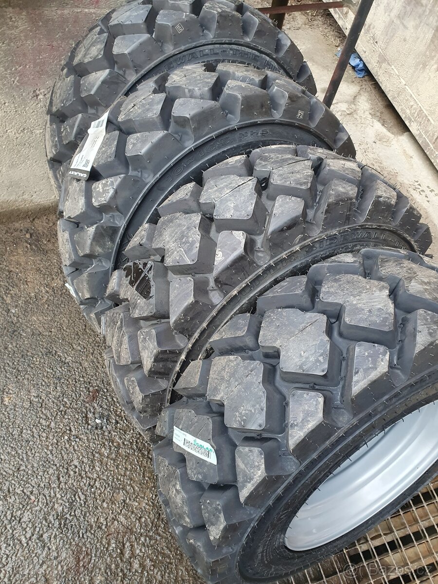 Kola smykový nakladač UNC - Locust - Novotný - 15