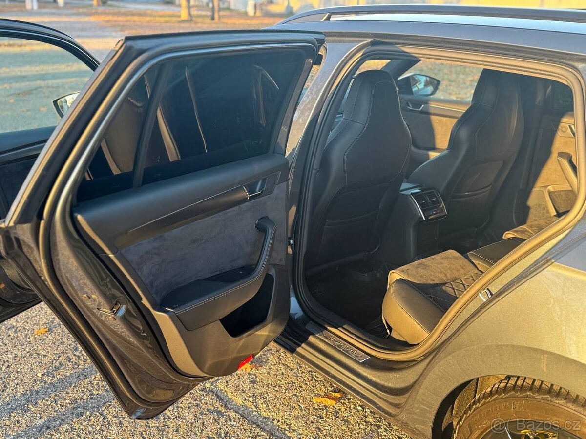 Škoda Superb SportLine 2020 • 2.0 TDI 110 kW • Manuál - 15