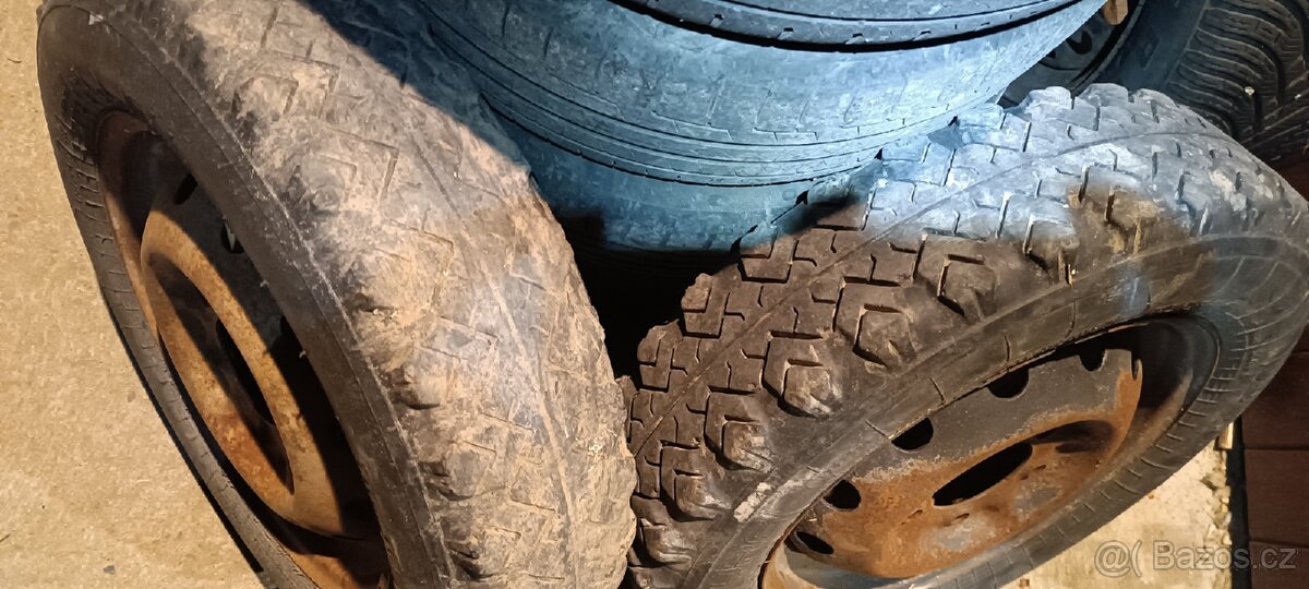 Lada Niva díly + kola - 15