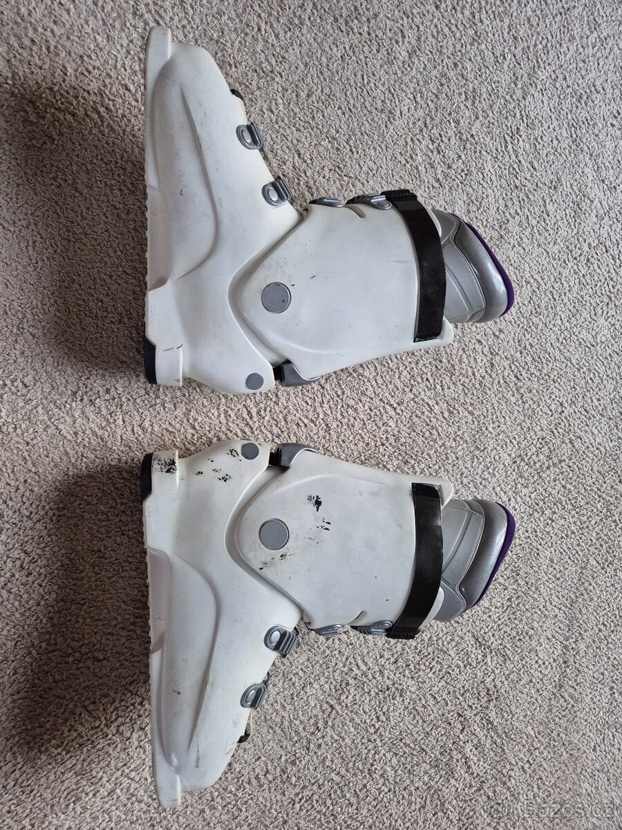 Lyžařský komplet - lyže 130, boty, hůlky, helma, brýle - 15