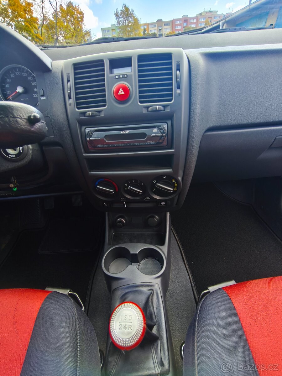 Hyundai Getz 1.1, 49kW, ČR, najeto 69000 km, ruční ovládání - 15
