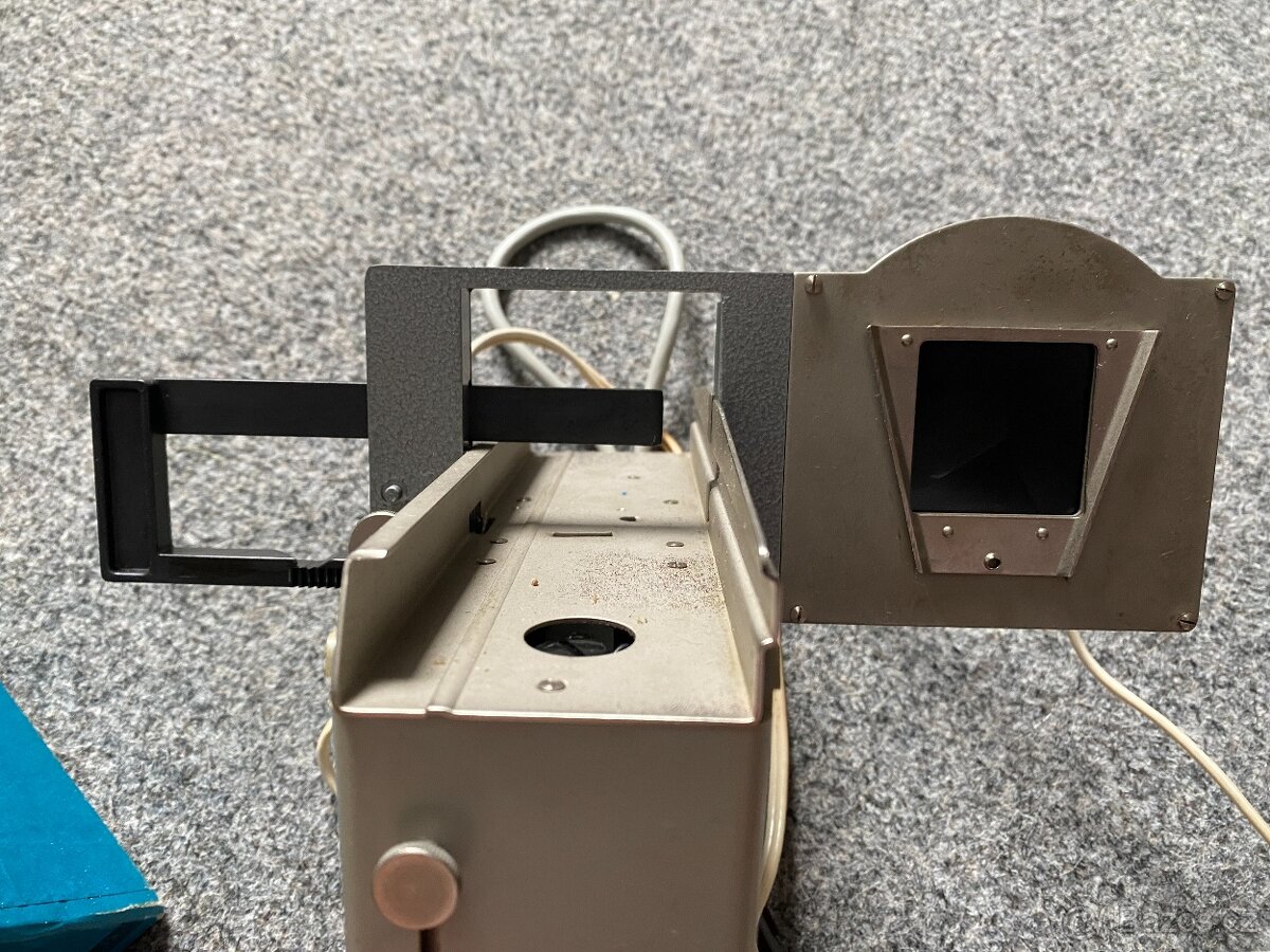 promítačka stará promítačka projektor retro video - 15