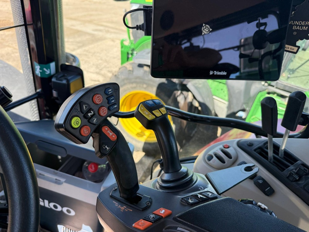 Traktor Massey Ferguson MF 7718 S MR Dyna6 EFFICIENT - 15