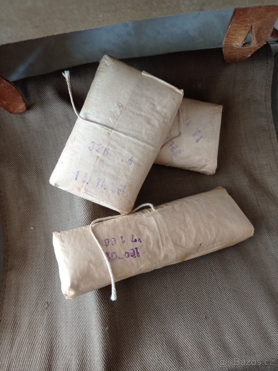 Vojenské: oblečení, lékárnička, čutory, svítilna, čepice aj. - 15