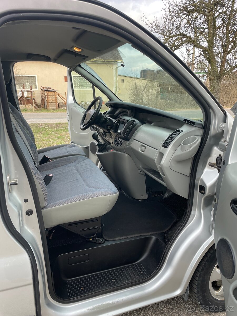 Renault Trafik 2.5 - 15