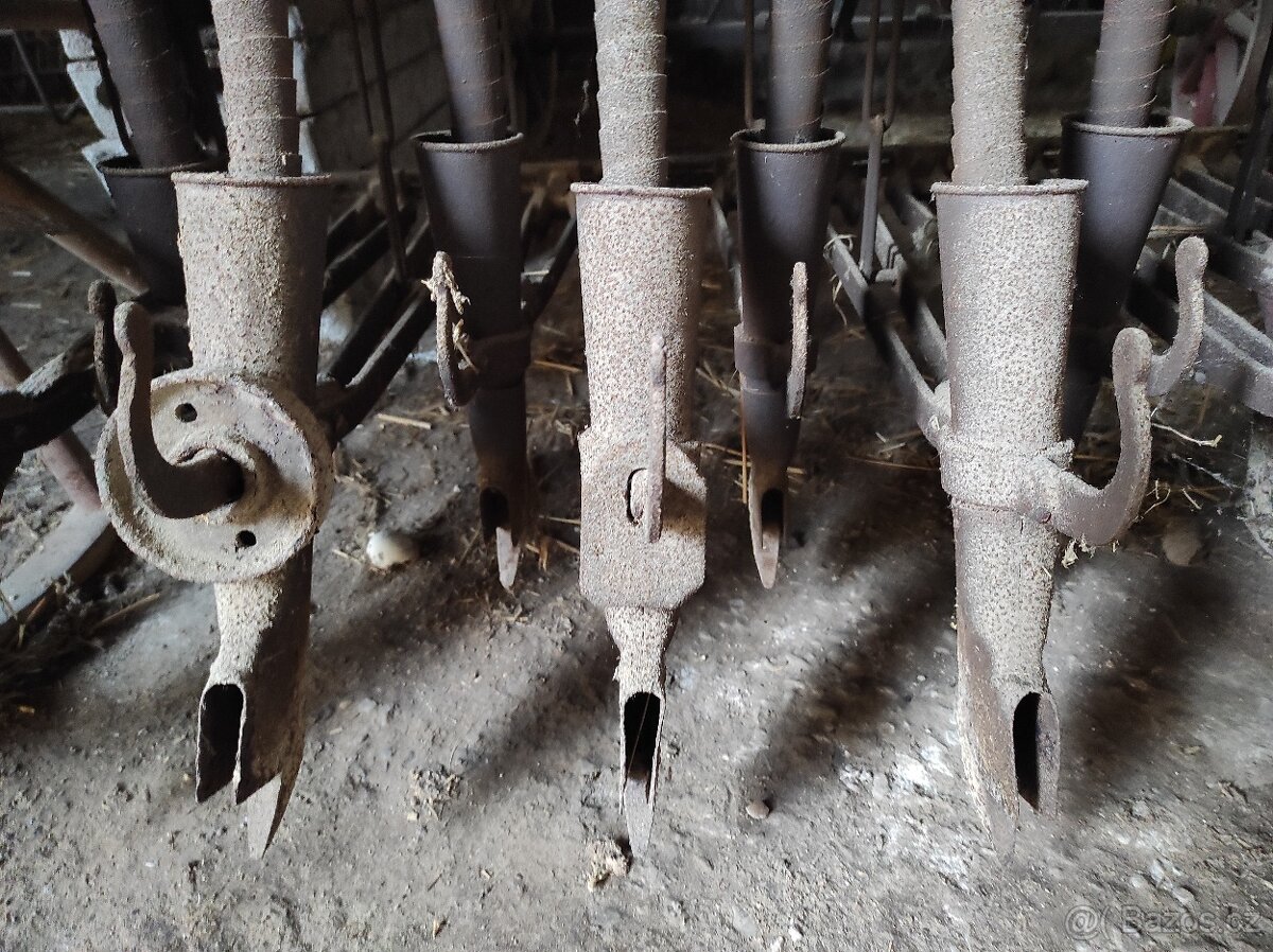 Historický secí stroj - 15