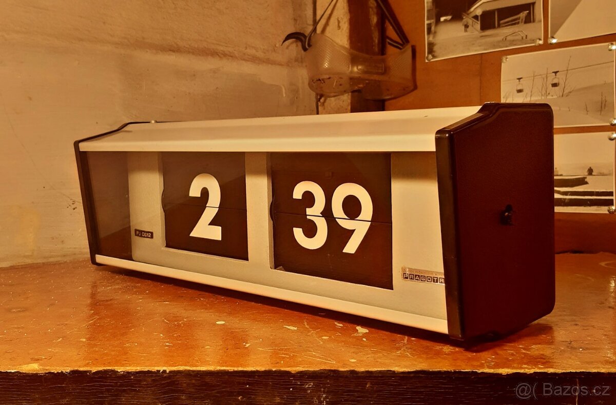 Funkční překlápěcí hodiny Pragotron IPJ0612 z roku 1985 - 15