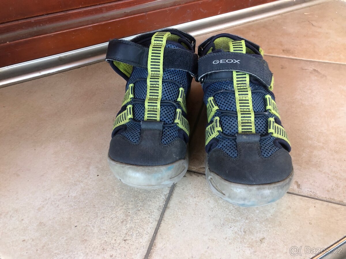 Dětské sportovní boty, ploutve, rukávky do bazénu - 15