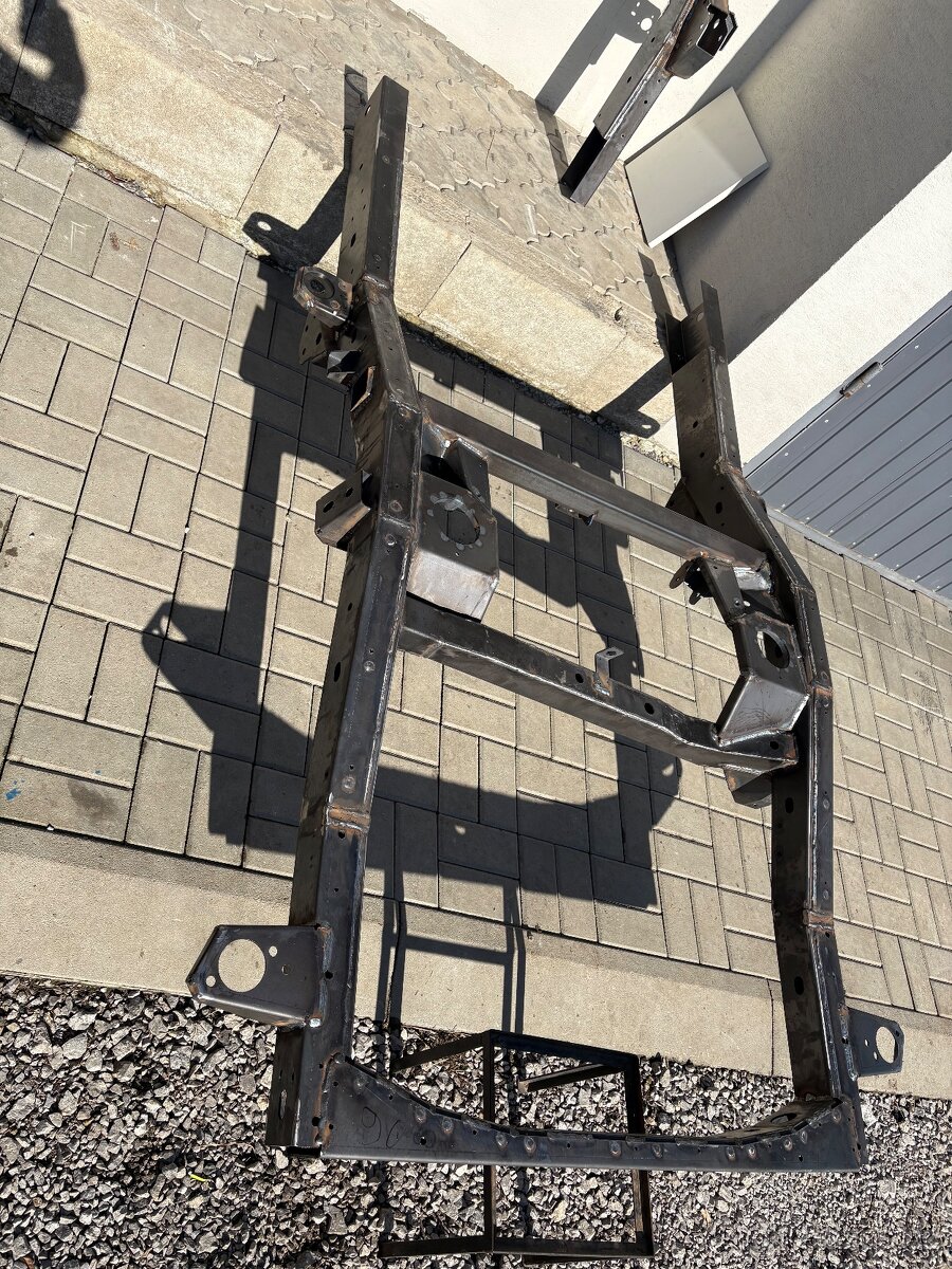 Rám - Rámy na Navara D22 / D40 / Hilux / L200 - 15