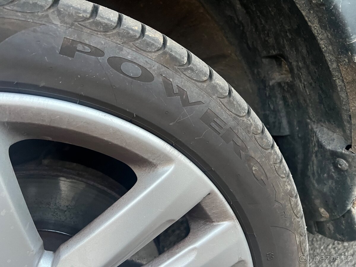 Originální kola Volkswagen R17 + zánovní Pirelli 225/45/17 - 15