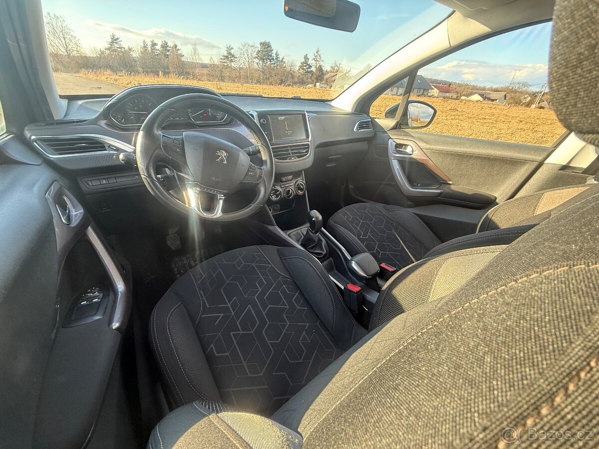 Peugeot 2008 1,2 benzin stk 05/2027 - 15