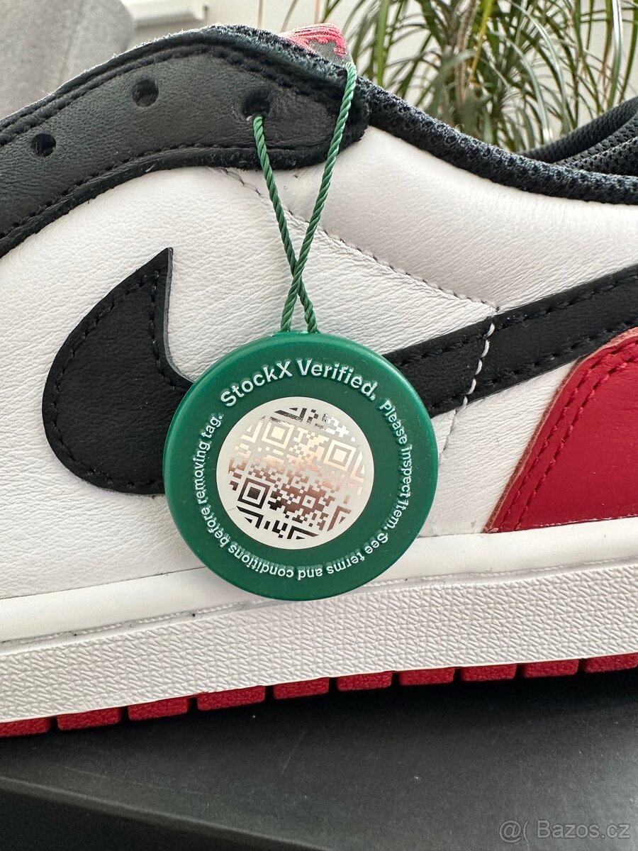 Air Jordan 1 Low OG Black Toe (2023) - 15