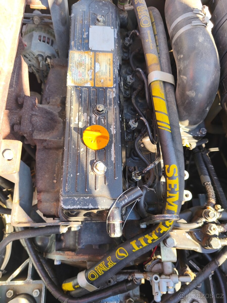 Locust 752 - 15