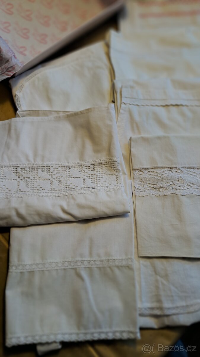 retro sbírka cukrářských zástěrek, krajkové límečky - 15