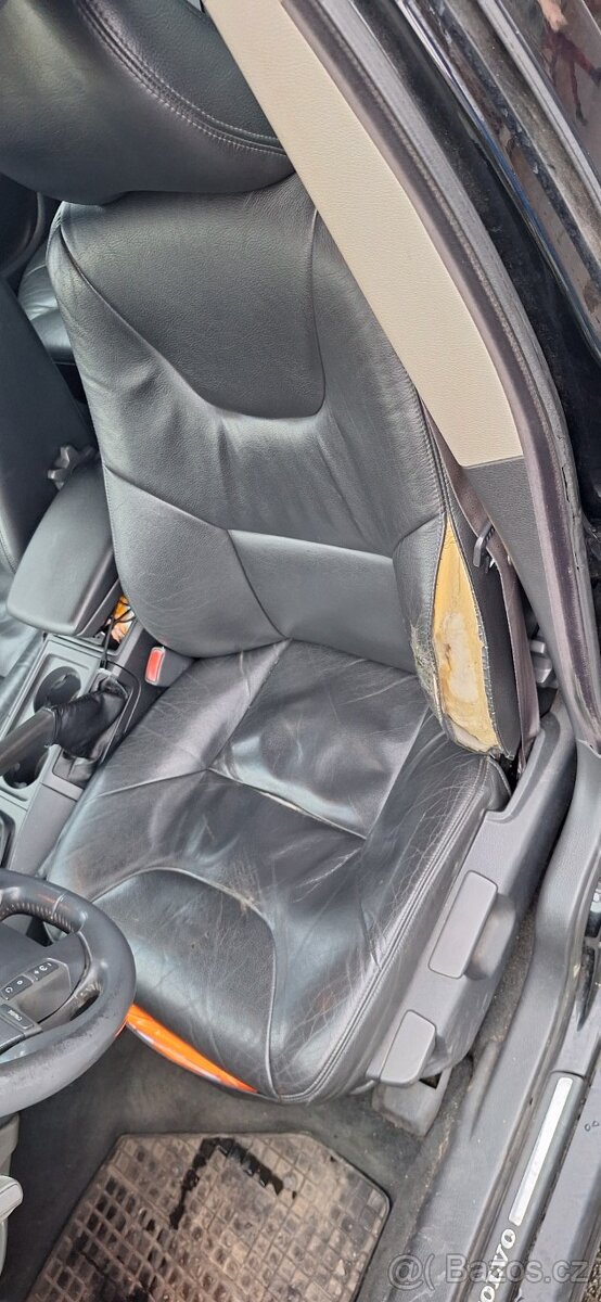 V70 2,4i 2002 7 míst tažné - 15