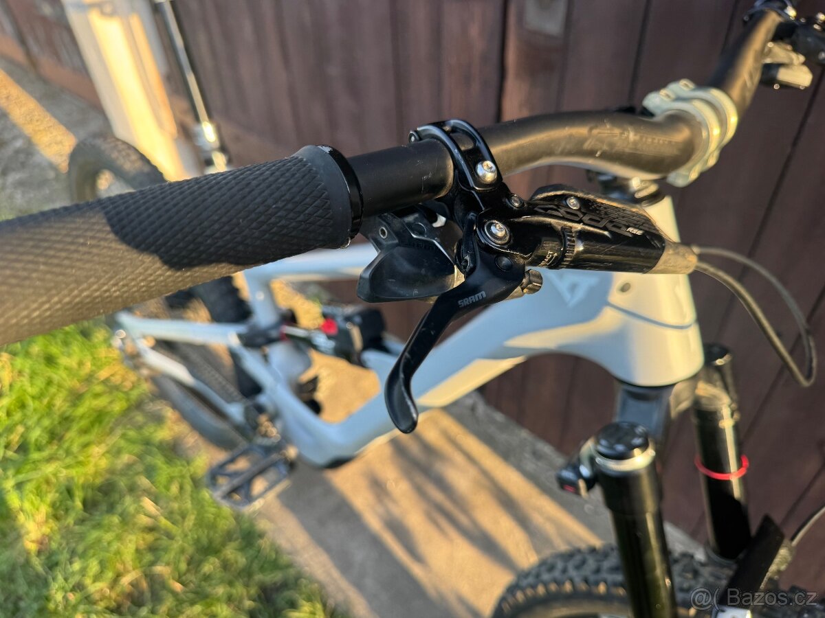 Celoodpruzene horske karbonove kolo velikost XXL - 15