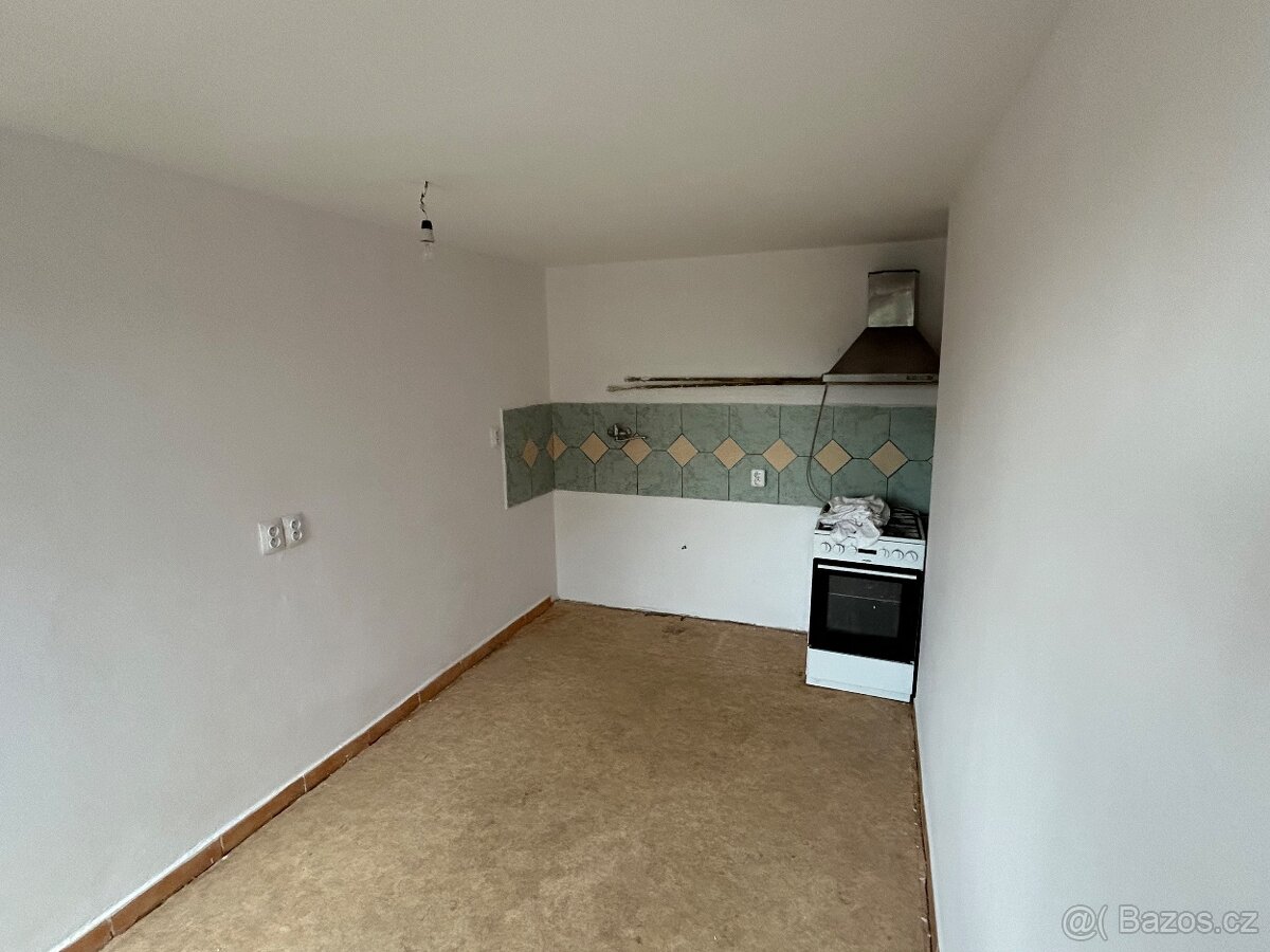 Komplex dvou chat s velkou garáži a pozemkem - 15