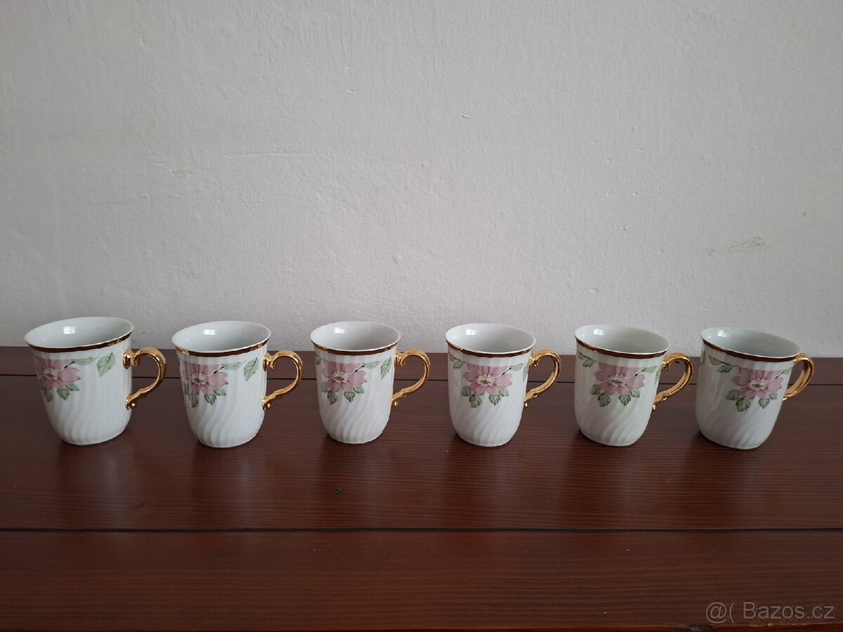 Sklenice a hrnečky - 15