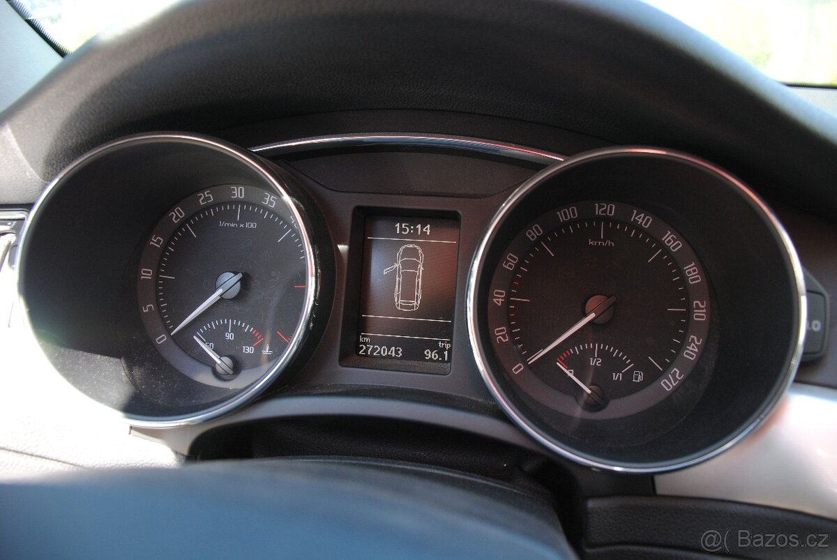 Škoda SUPERB 2 kombi 2.0TDi 125kW - 4x4 - manuál - 15