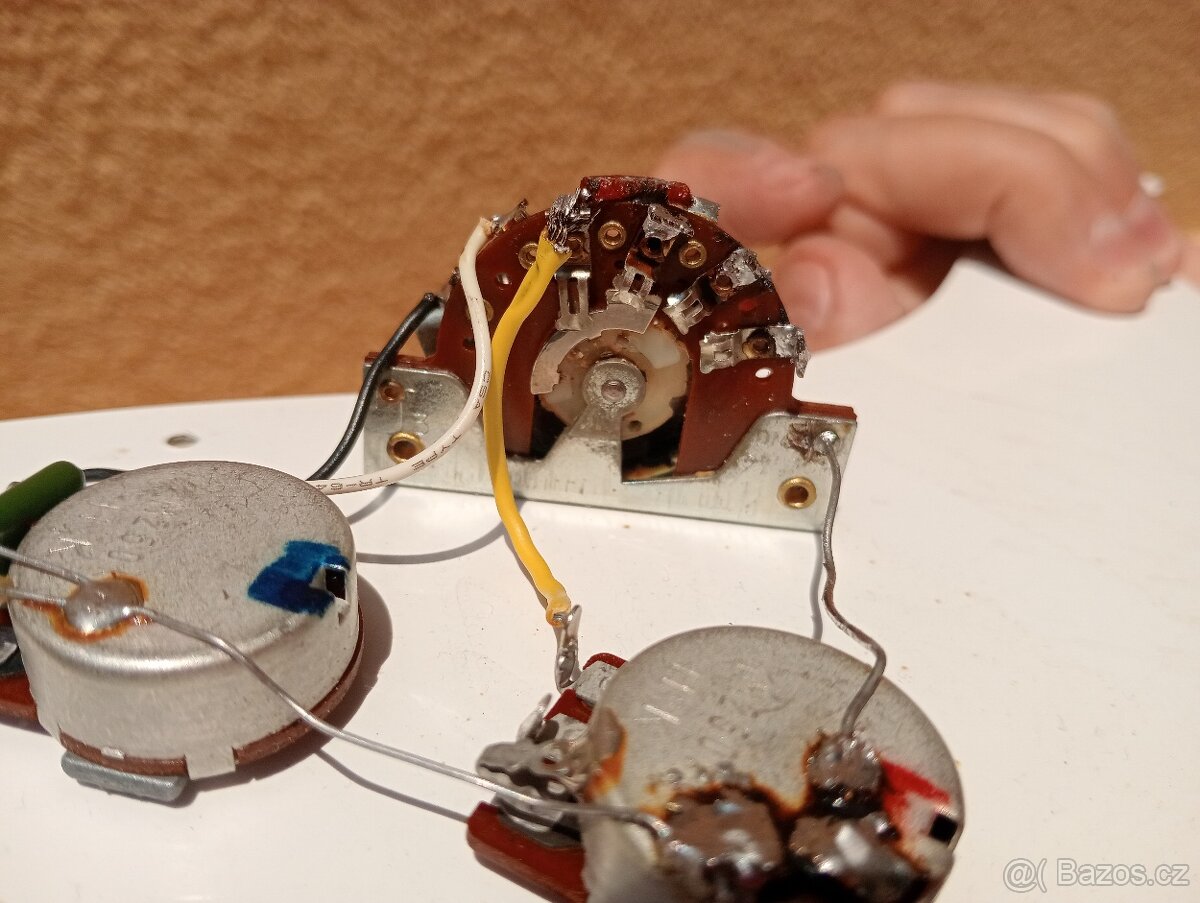 Snímače Stratocaster- pickguard, poťáky 70 roky Greco,Maya - 15