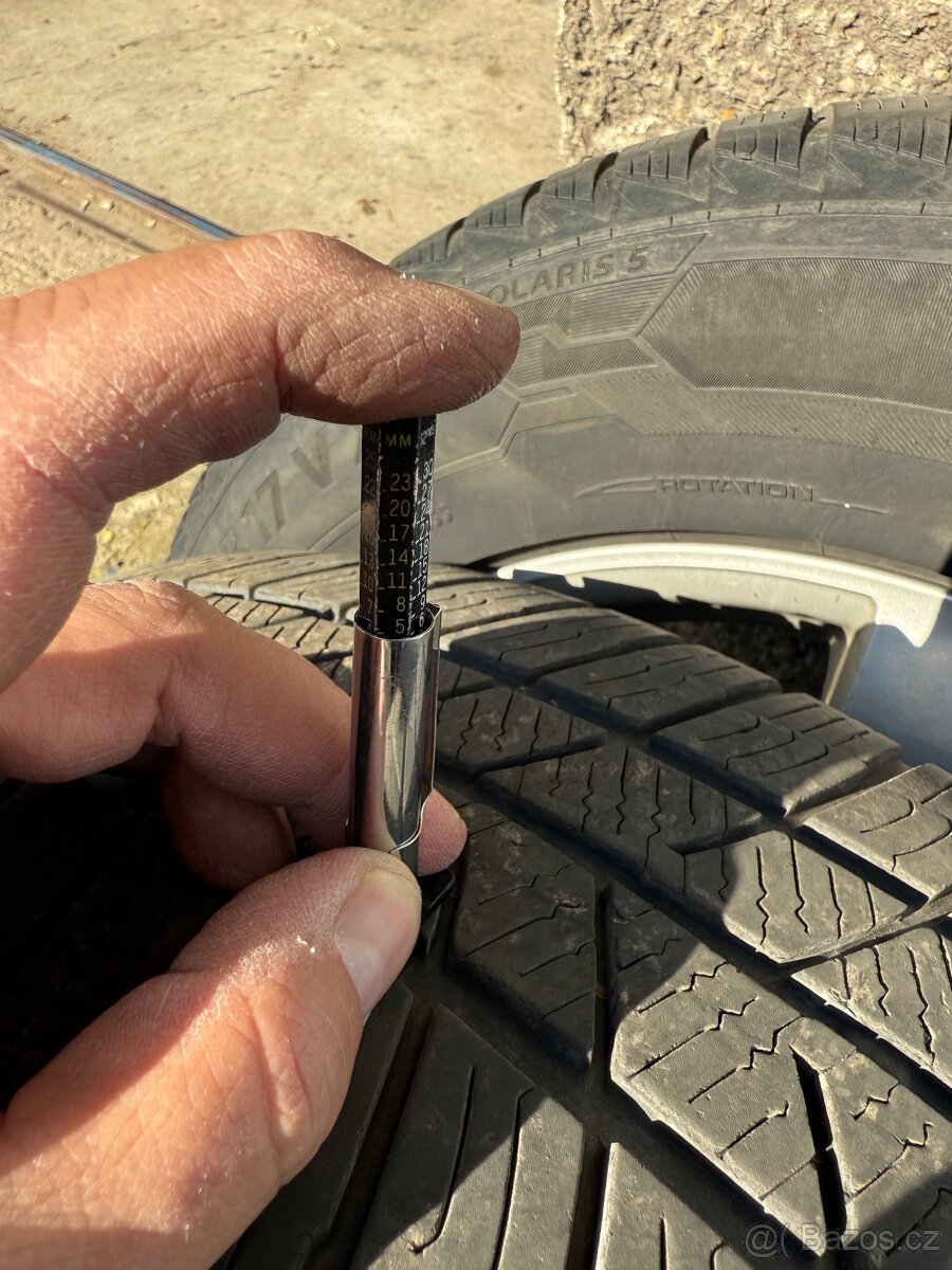 Zimní sada Volvo - 235/60/17 V XL - Barum - 5x108 - 15