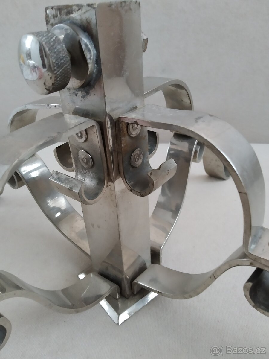 Starý kovový stojan - 15