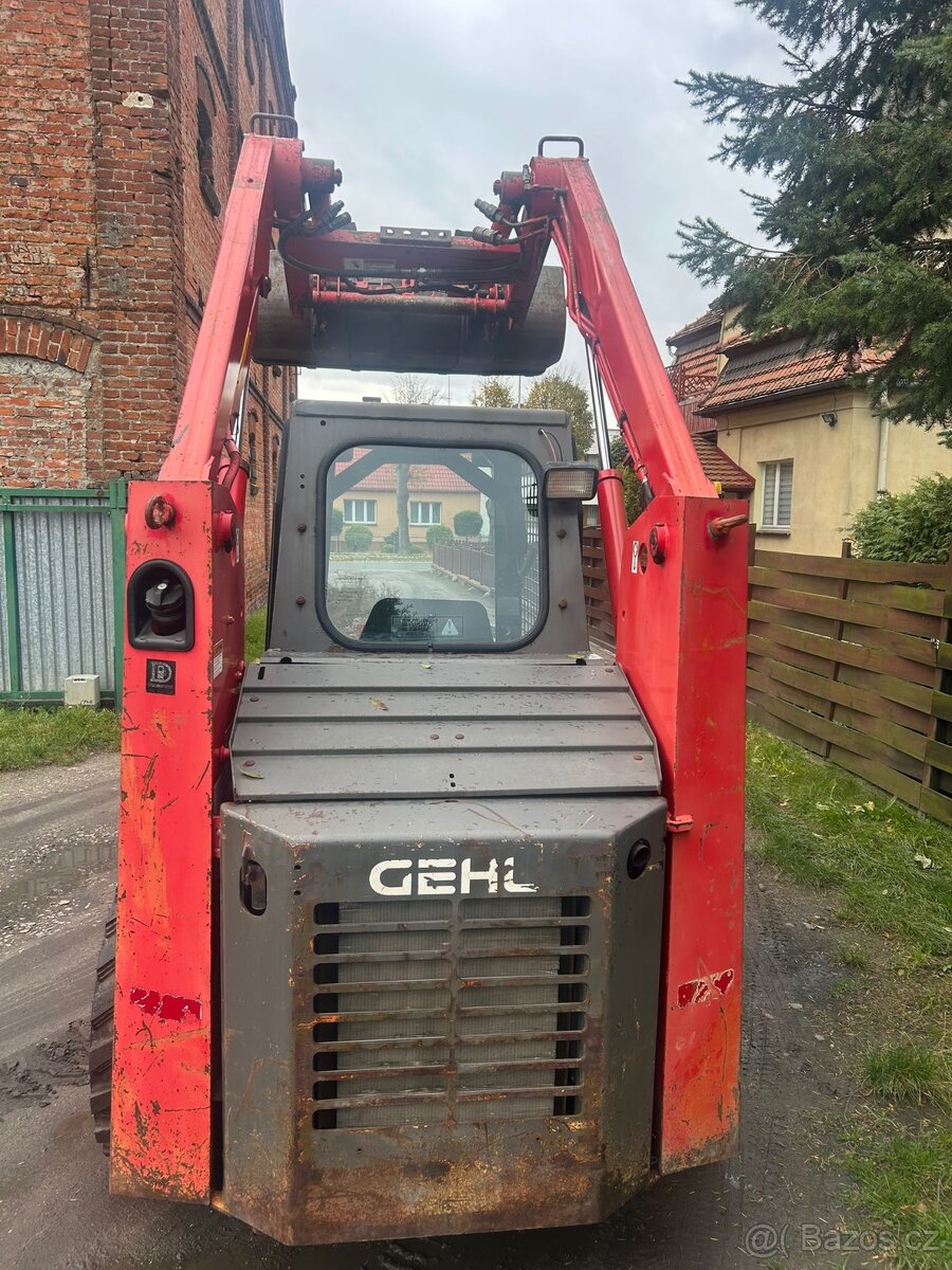 Smykový nakladač Gehl Max 4625 DX - 15