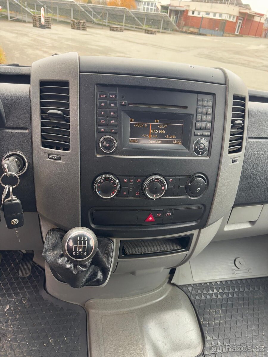 Třístranný sklápěč, valník VW Crafter 2.0TDI, skladem - 15